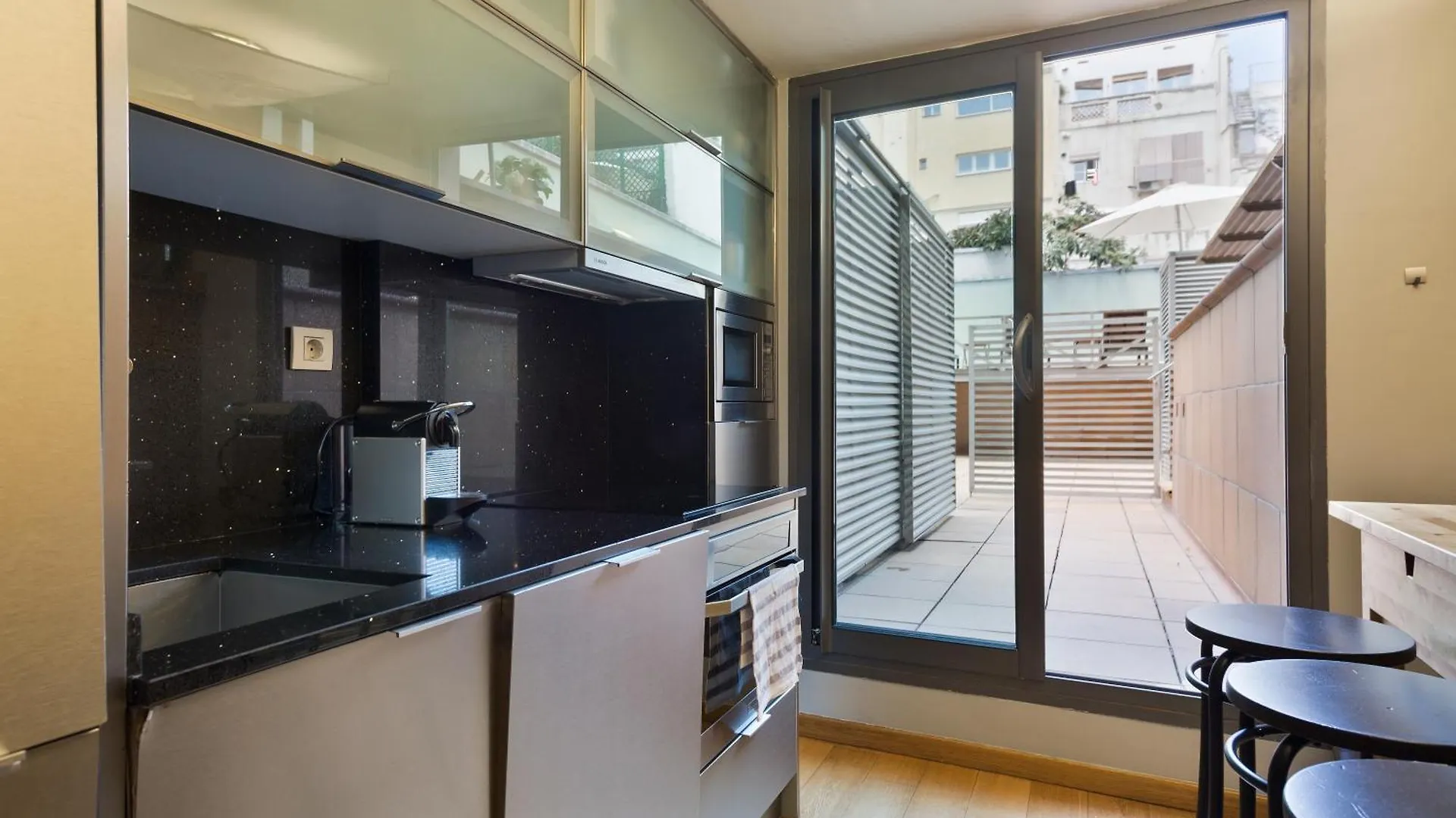 My Space Emirates - Bright Apartment In Gracia With Shared Pool Barcelone