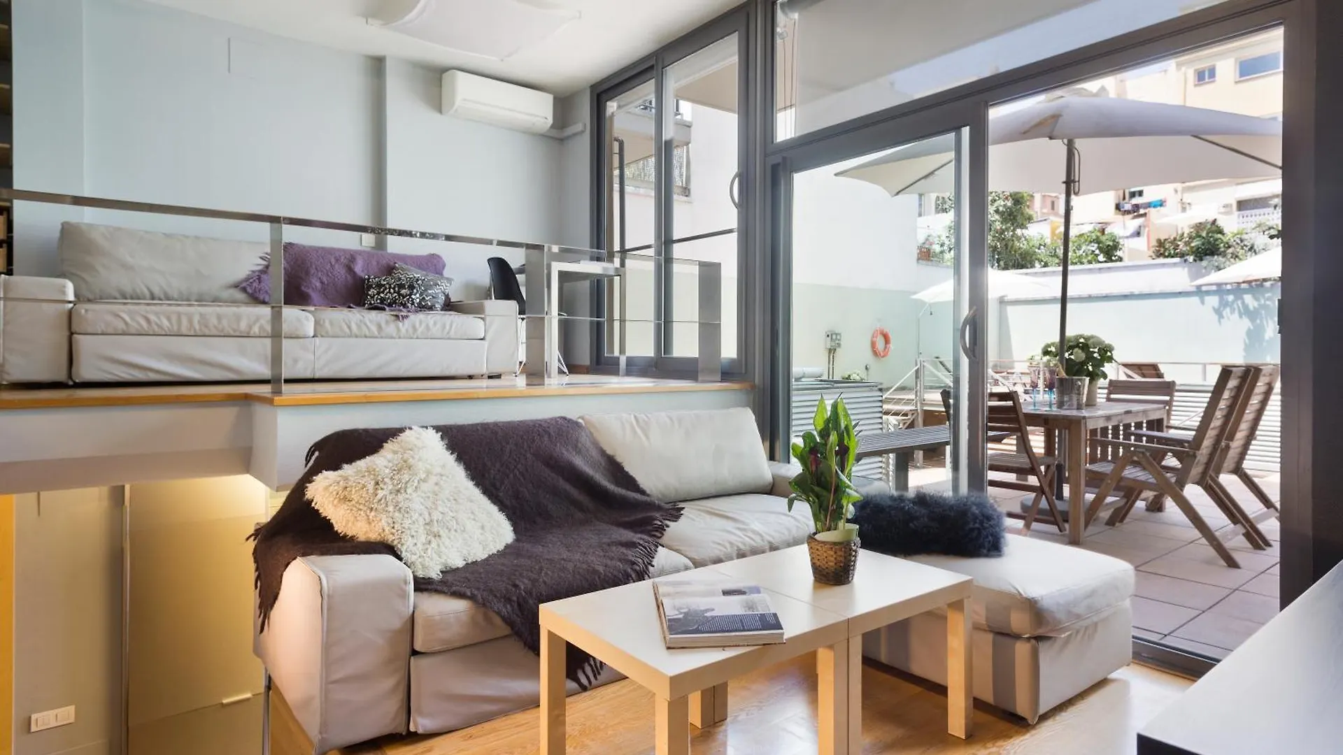 My Space Emirates - Bright Apartment In Gracia With Shared Pool Barcelone