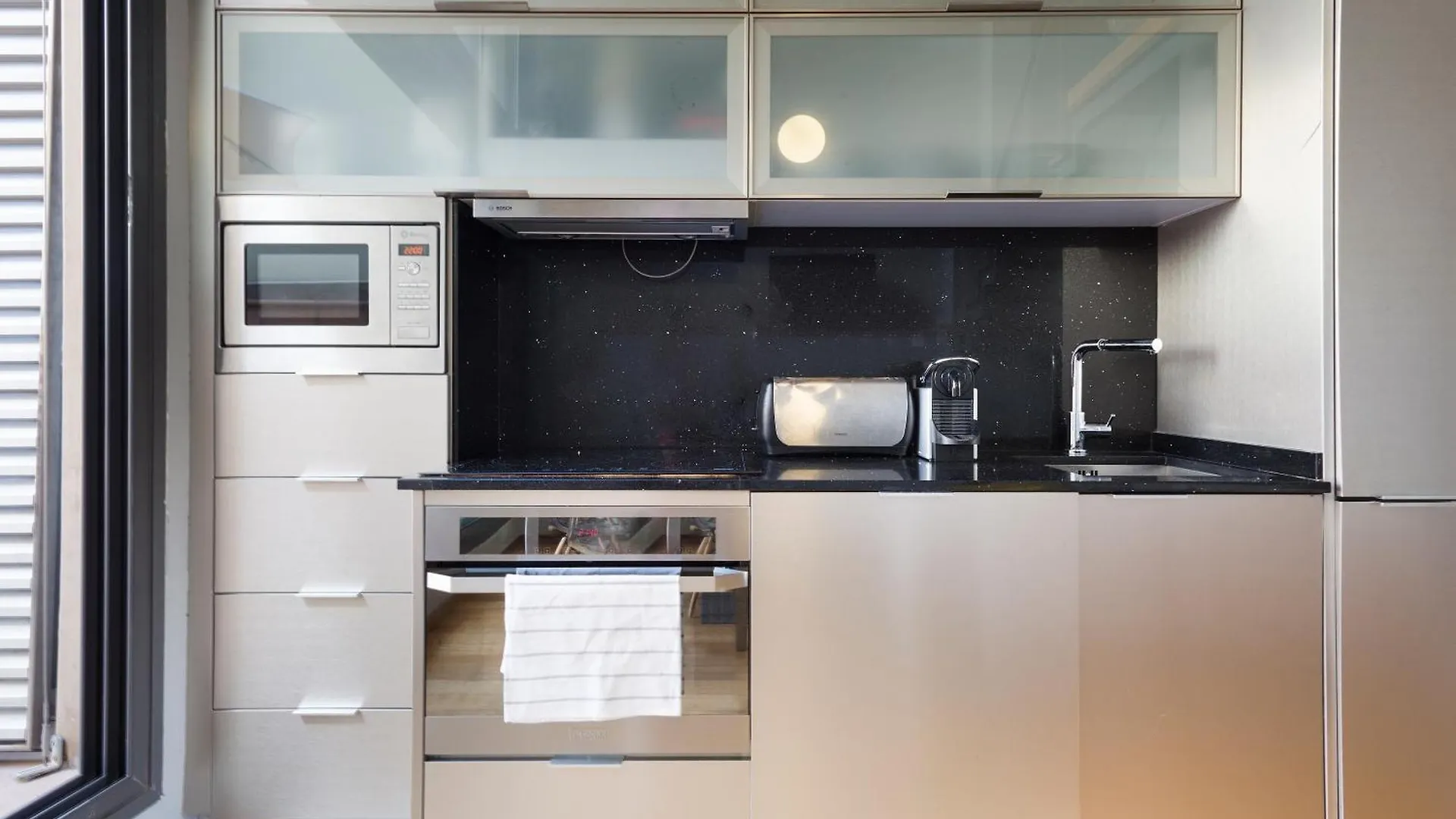 My Space Emirates - Bright Apartment In Gracia With Shared Pool Barcelone