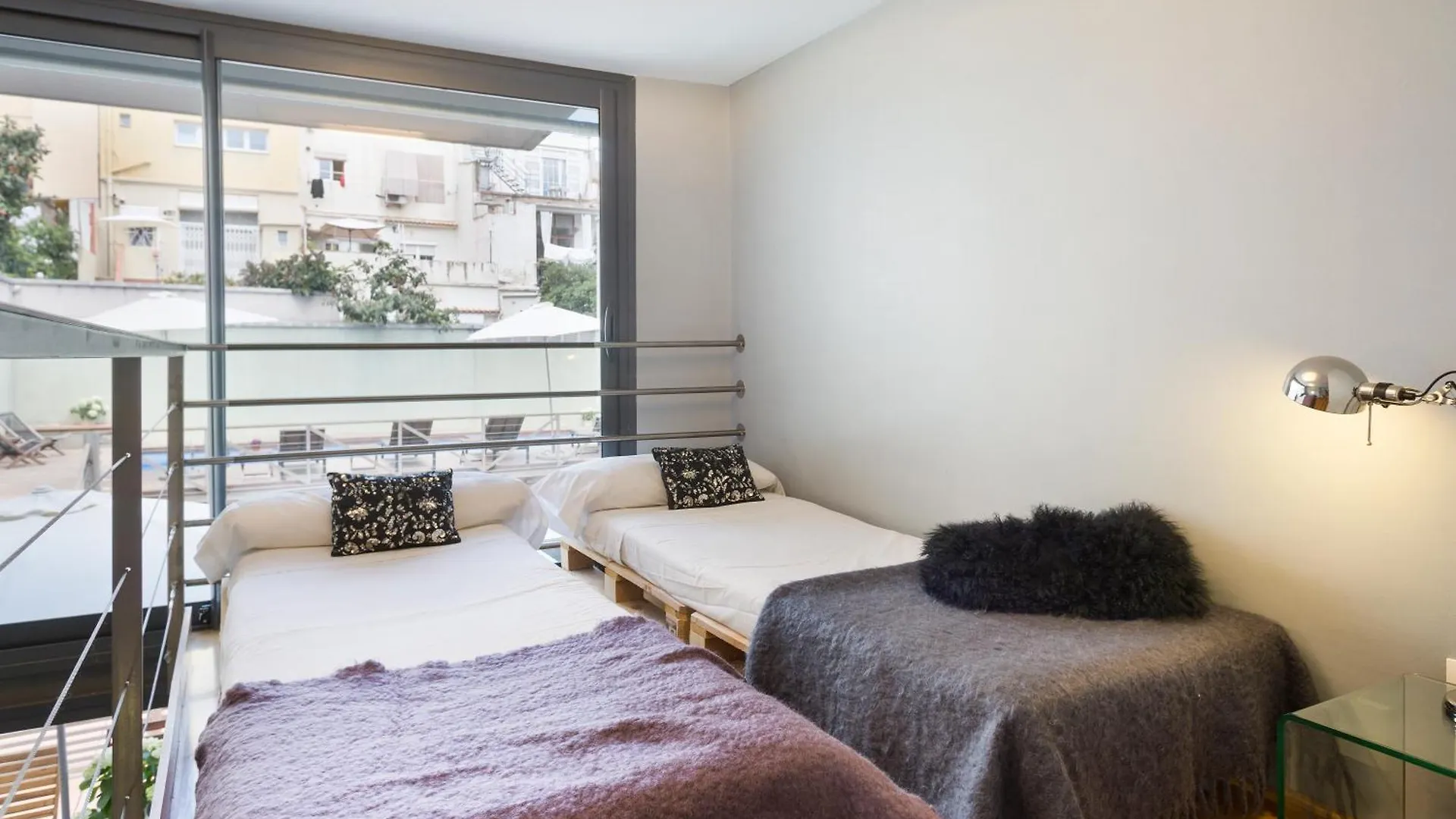 My Space Emirates - Bright Apartment In Gracia With Shared Pool Barcelone