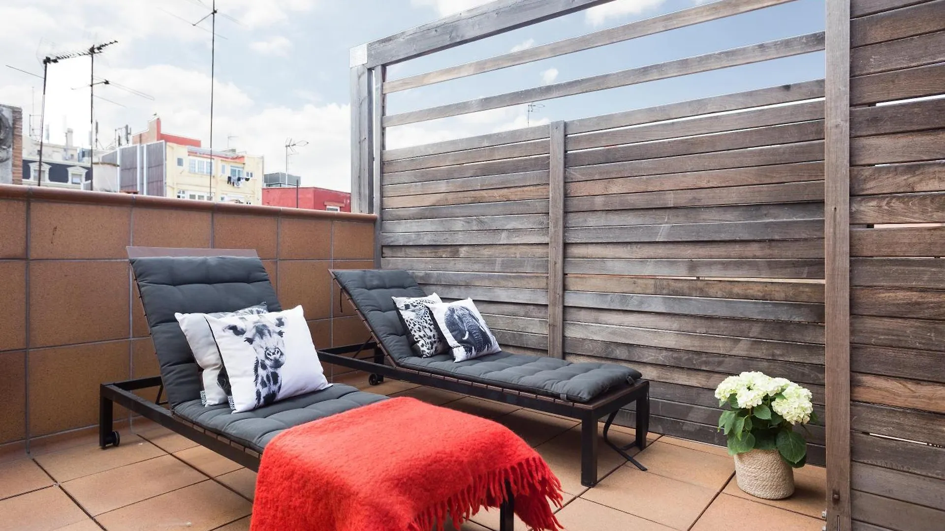 My Space Emirates - Bright Apartment In Gracia With Shared Pool Barcelone