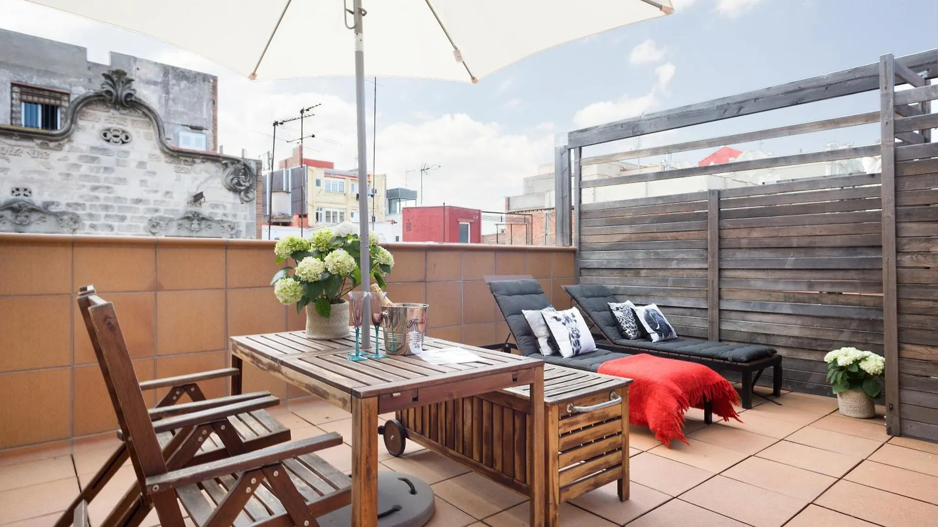My Space Emirates - Bright Apartment In Gracia With Shared Pool Barcelone 0*,  Espagne