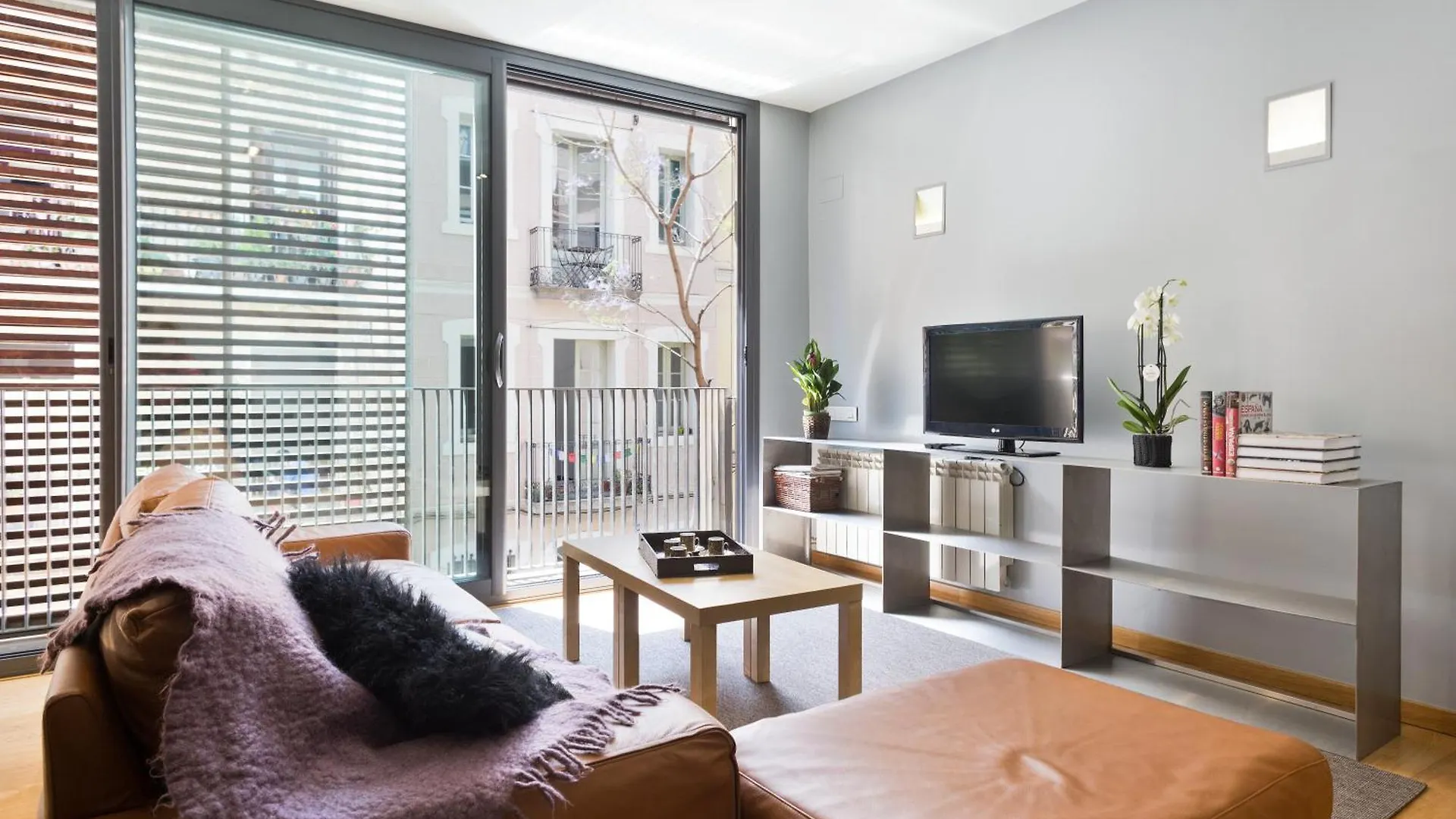 My Space Emirates - Bright Apartment In Gracia With Shared Pool Barcelone Espagne