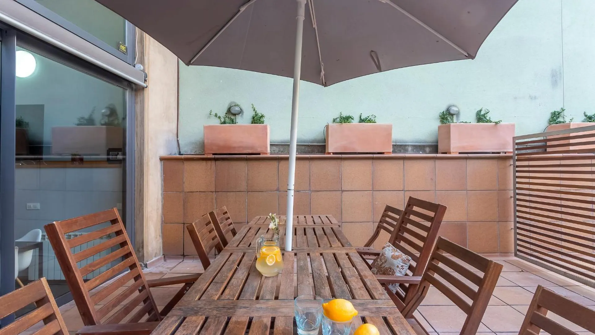 My Space Emirates - Bright Apartment In Gracia With Shared Pool Barcelone 0*,  Espagne