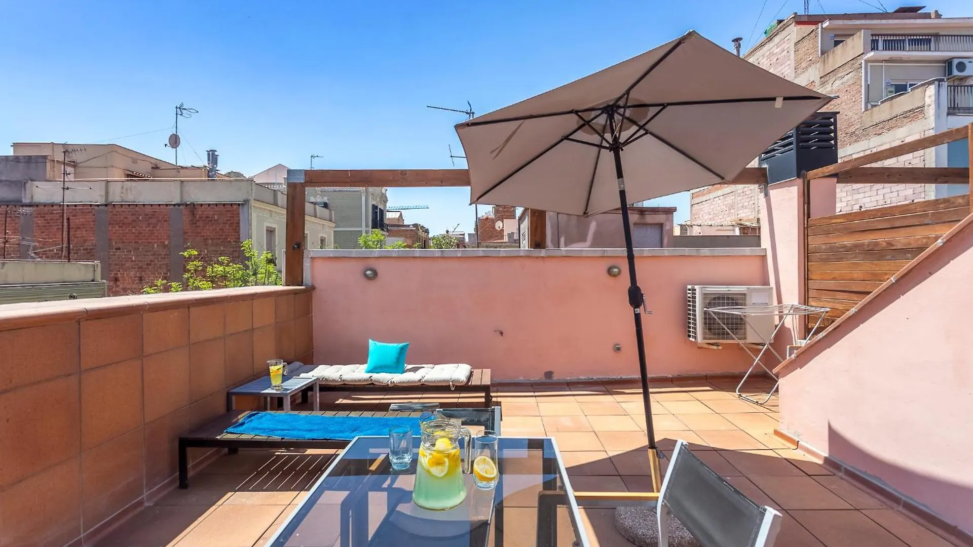 My Space Emirates - Bright Apartment In Gracia With Shared Pool Barcelone Espagne