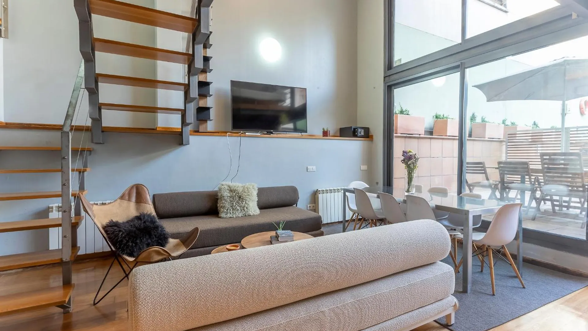 My Space Emirates - Bright Apartment In Gracia With Shared Pool Barcelone