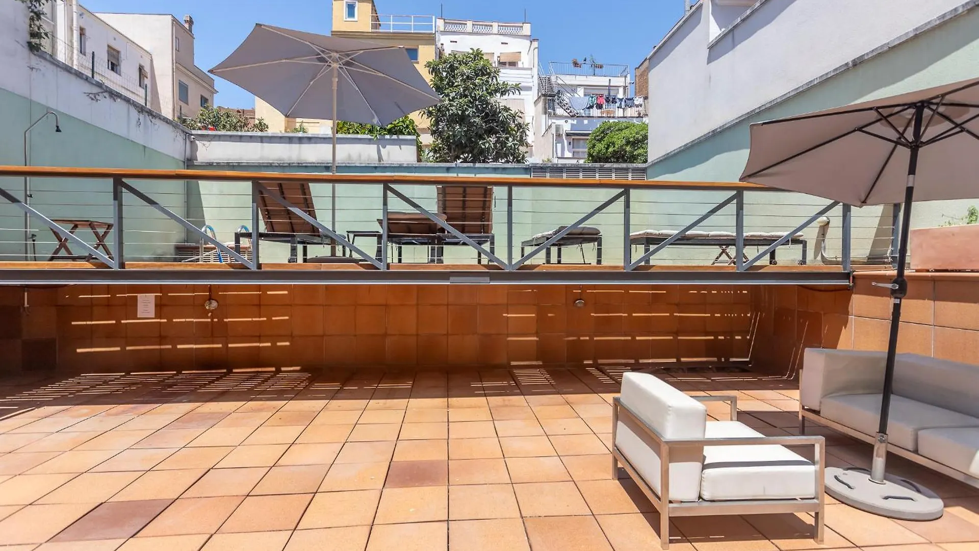 My Space Emirates - Bright Apartment In Gracia With Shared Pool Barcelone