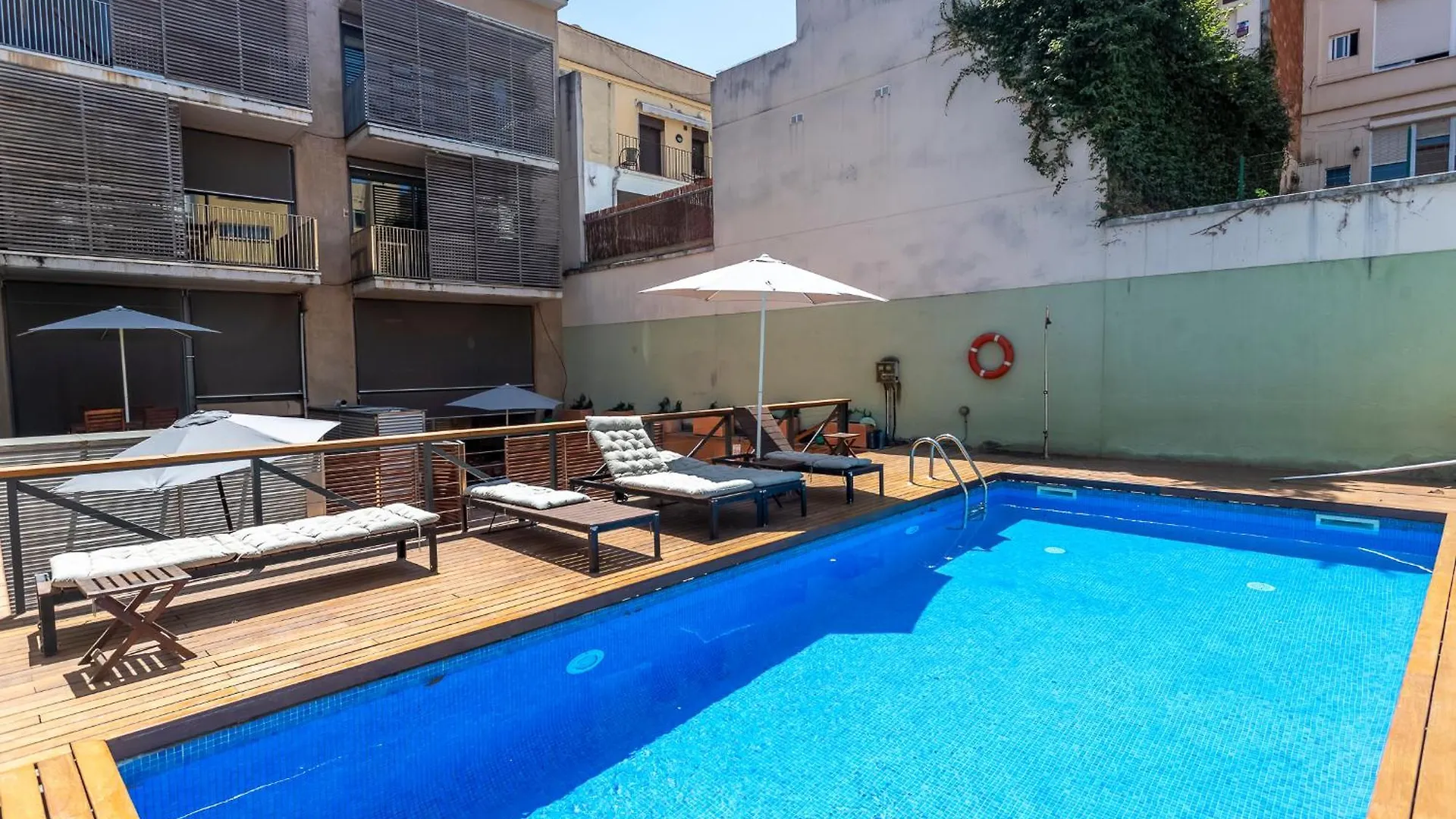 My Space Emirates - Bright Apartment In Gracia With Shared Pool Barcelone